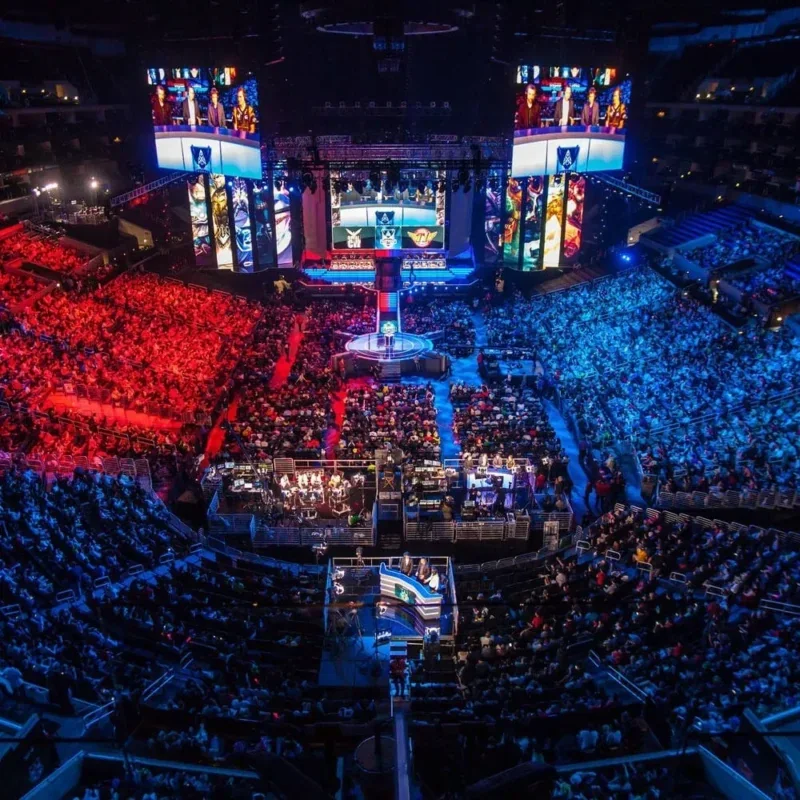Visual kategori esports dengan tampilan permainan kompetitif